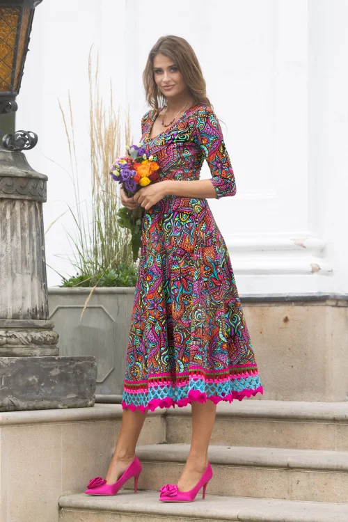 sukeinka-midi-szydełkową-koronką-dekolt-V-kolekcja-SALVADOR-pink-marka-vippi-design-3.jpg