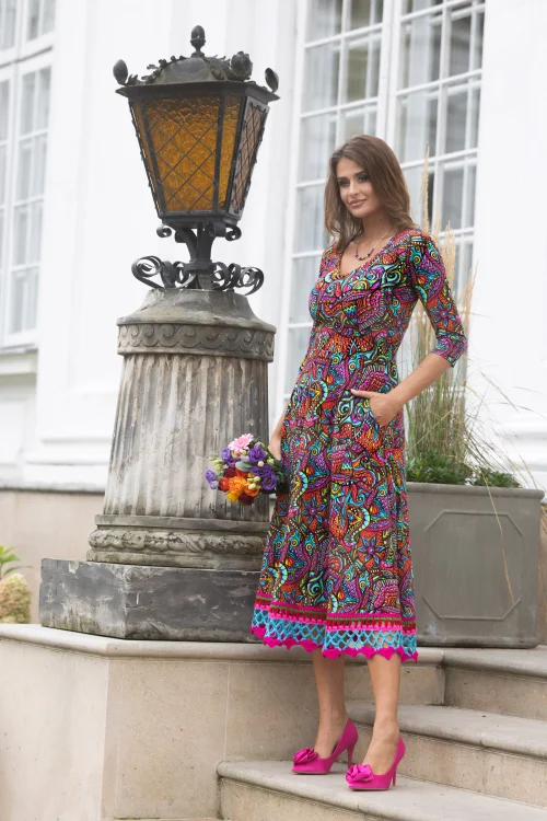 sukeinka-midi-szydełkową-koronką-dekolt-V-kolekcja-SALVADOR-pink-marka-vippi-design-4.jpg