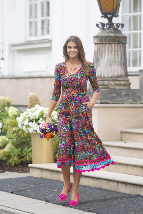 sukeinka-midi-szydełkową-koronką-dekolt-V-kolekcja-SALVADOR-pink-marka-vippi-design-7.jpg
