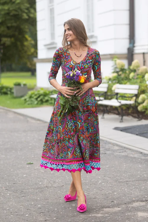 sukeinka-midi-szydełkową-koronką-dekolt-V-kolekcja-SALVADOR-pink-marka-vippi-design-8.jpg