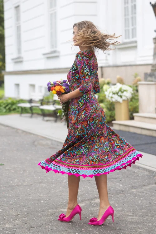 sukeinka-midi-szydełkową-koronką-dekolt-V-kolekcja-SALVADOR-pink-marka-vippi-design-9.jpg