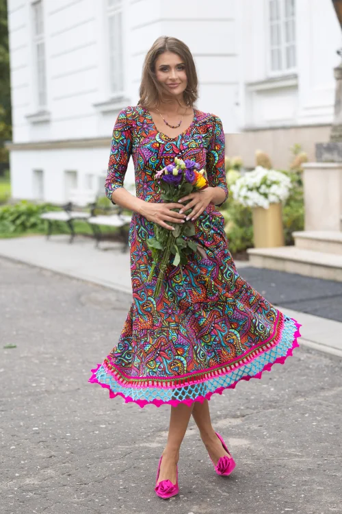 sukeinka-midi-szydełkową-koronką-dekolt-V-kolekcja-SALVADOR-pink-marka-vippi-design-10.jpg