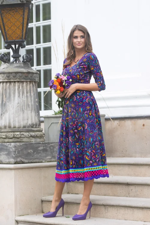 sukeinka-midi-szydełkową-koronką-dekolt-V-kolekcja-FABLE-pink-marka-vippi-design-5.jpg