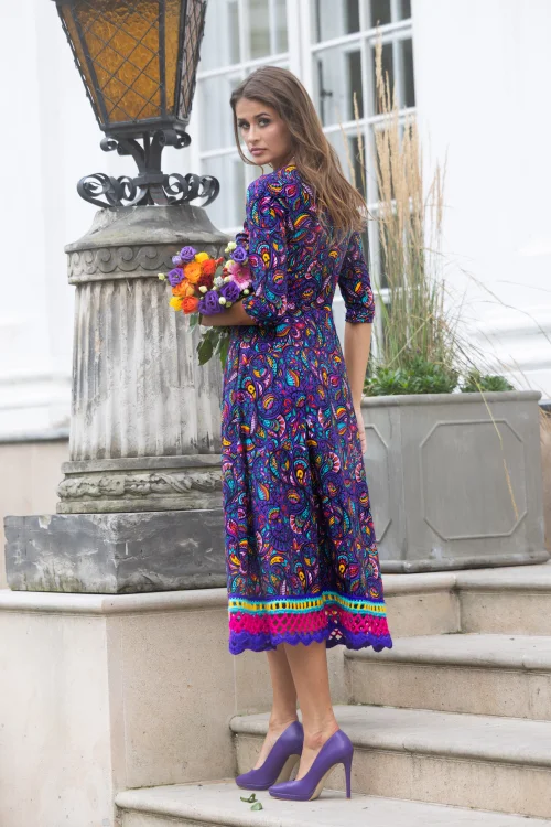 sukeinka-midi-szydełkową-koronką-dekolt-V-kolekcja-FABLE-pink-marka-vippi-design-6.jpg