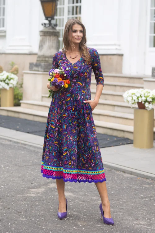 sukeinka-midi-szydełkową-koronką-dekolt-V-kolekcja-FABLE-pink-marka-vippi-design-9.jpg