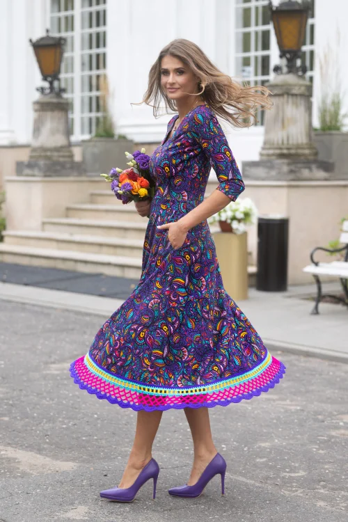 sukeinka-midi-szydełkową-koronką-dekolt-V-kolekcja-FABLE-pink-marka-vippi-design-11.jpg