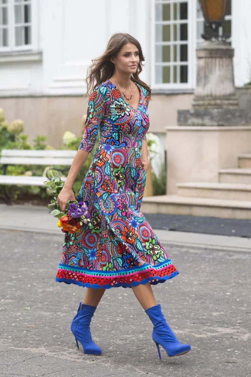 sukeinka-midi-szydełkową-koronką-dekolt-V-kolekcja-DOLCE-blue-marka-vippi-design-3.jpg