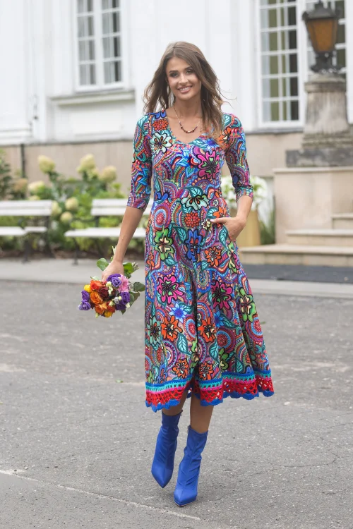 sukeinka-midi-szydełkową-koronką-dekolt-V-kolekcja-DOLCE-blue-marka-vippi-design-5.jpg
