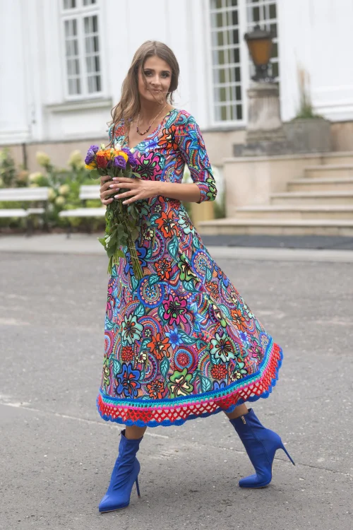 sukeinka-midi-szydełkową-koronką-dekolt-V-kolekcja-DOLCE-blue-marka-vippi-design-7.jpg