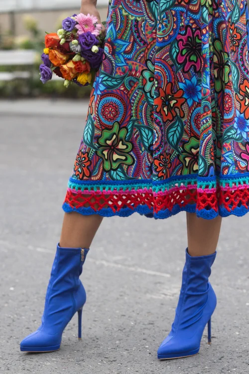 sukeinka-midi-szydełkową-koronką-dekolt-V-kolekcja-DOLCE-blue-marka-vippi-design-8.jpg