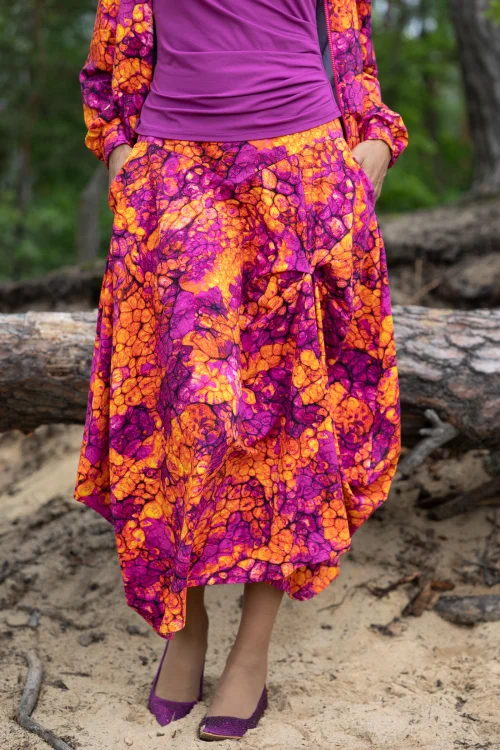 spódnica-midi-z-zakladkami-bluzka-cyklamen--i-bluza-nietoperz--kolekcja-AMBER-marka-vippi-design-11a.jpg