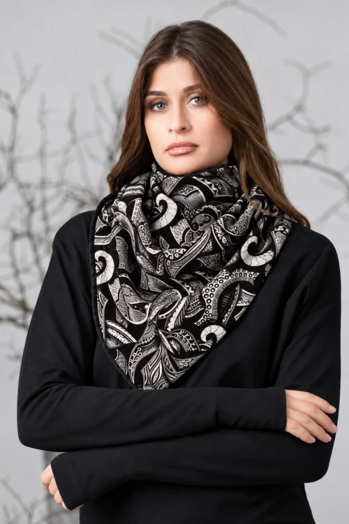 chusta-ocieplana-kolekcja-RAVEL-black-Vippi-Design