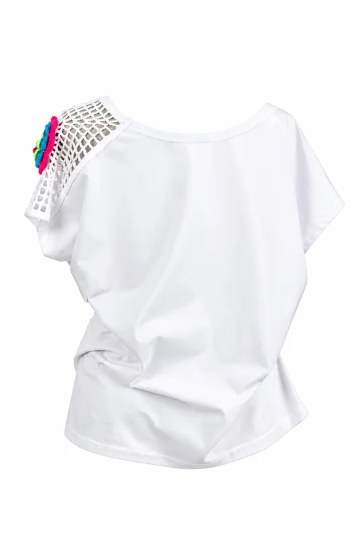 bluzka-biala-z-szydełkową-wtawką-na-ramieniu-marka-vippi-design-3c.jpg
