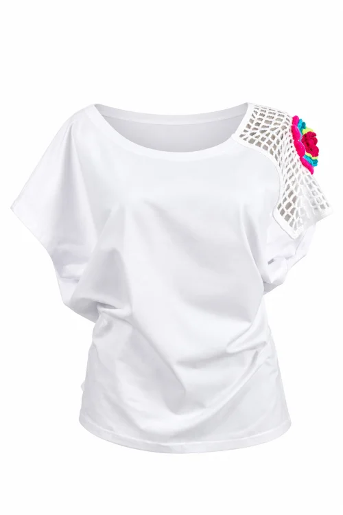 bluzka-biala-z-szydełkową-wtawką-na-ramieniu-marka-vippi-design-1c.jpg