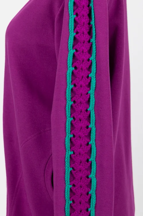 bluza-bomberka-cyklamenowa-z-szydełkowymi-lampasami-na-rękawach,-mark-vippi-design.jpg