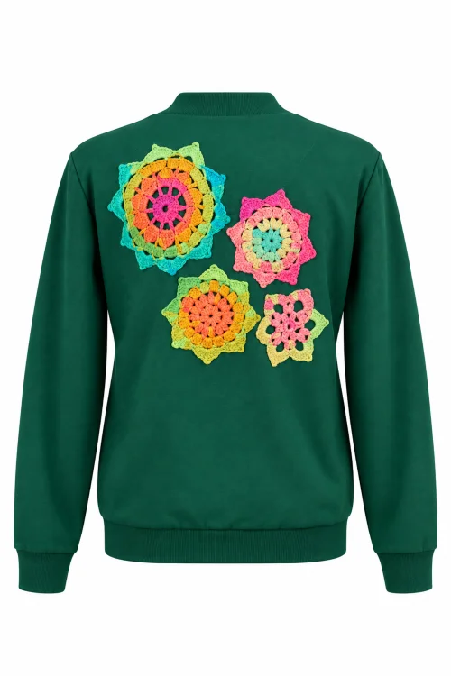 bluza-bomberka-zielonaz-szydełkowymii--rozetami,-marka-vippi-design-5.jpg