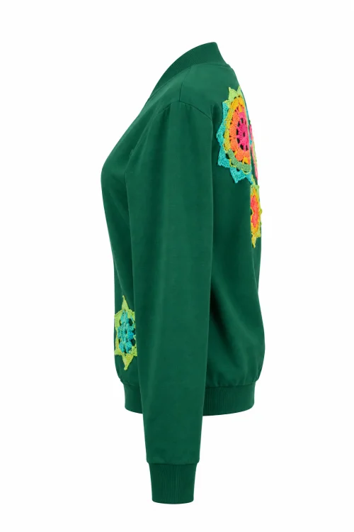 bluza-bomberka-zielonaz-szydełkowymii--rozetami,-marka-vippi-design-4.jpg