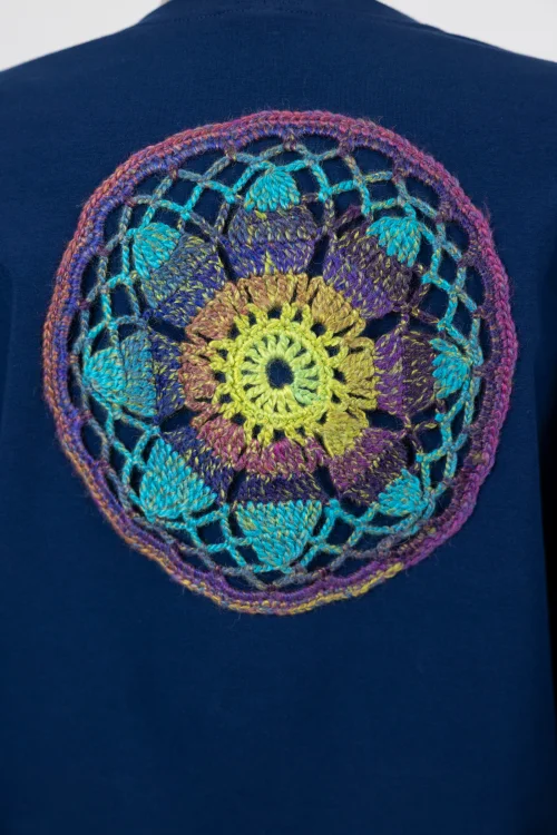 bluza-granatowa-z-szydelkową-rozetą-na-tyle,-marka-vippi-design-3.jpg