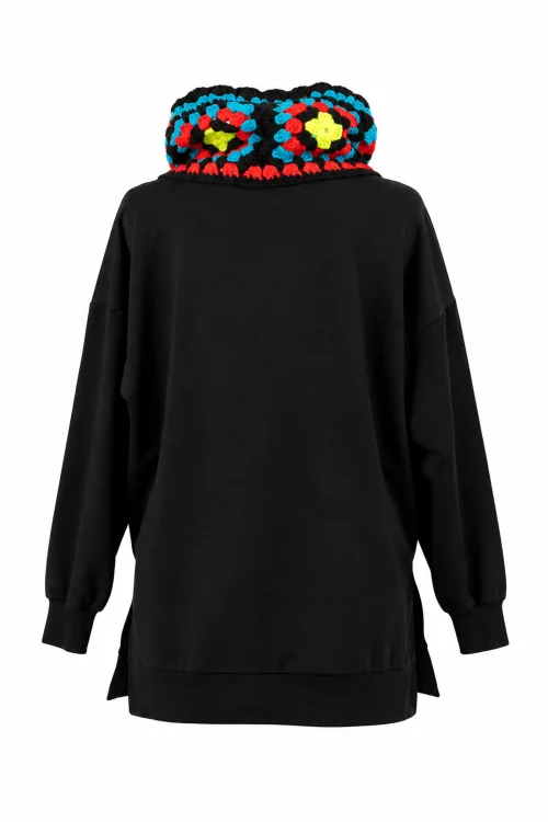 bluza-oversize-czarnaz-szydełkowym-golfem-marka-vippi-design-4.jpg