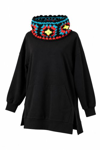 bluza-oversize-czarnaz-szydełkowym-golfem-marka-vippi-design-1.jpg