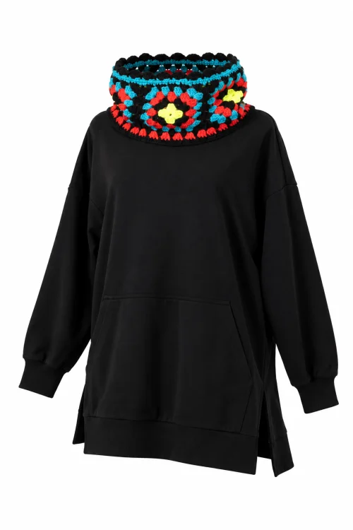 bluza-oversize-czarnaz-szydełkowym-golfem-marka-vippi-design-1.jpg