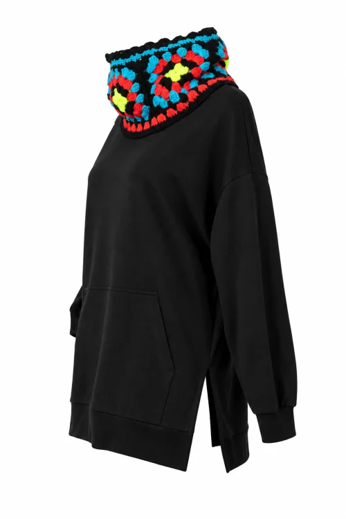 bluza-oversize-czarnaz-szydełkowym-golfem-marka-vippi-design-2.jpg