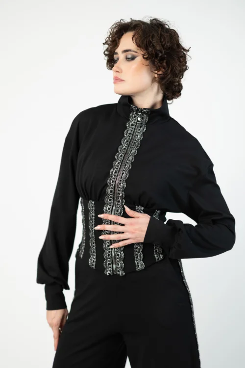 bluza gorsetowa ze stojką  ze srebrnymi lampasami   marka VIPPI DESIGN  (4).jpg
