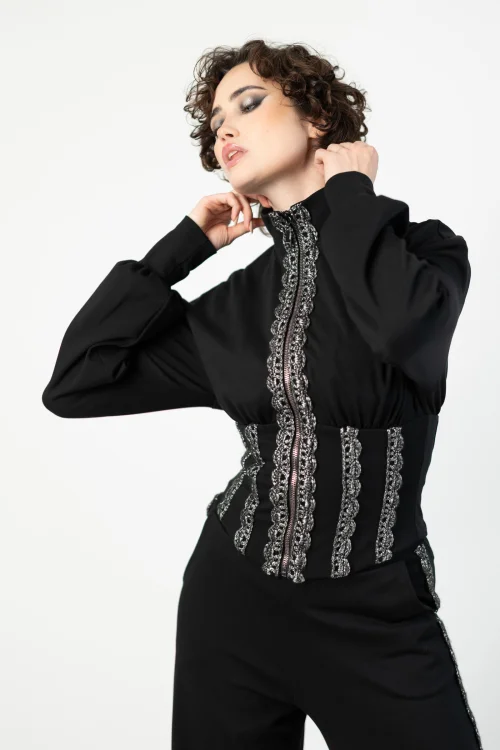 bluza gorsetowa ze stojką  ze srebrnymi lampasami   marka VIPPI DESIGN  (11).jpg