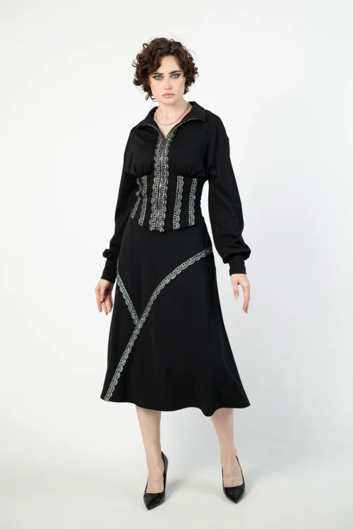 bluza gorsetowa ze stojką i spodnica midi  srebrnymi lampasami   marka VIPPI DESIGN  (5).jpg