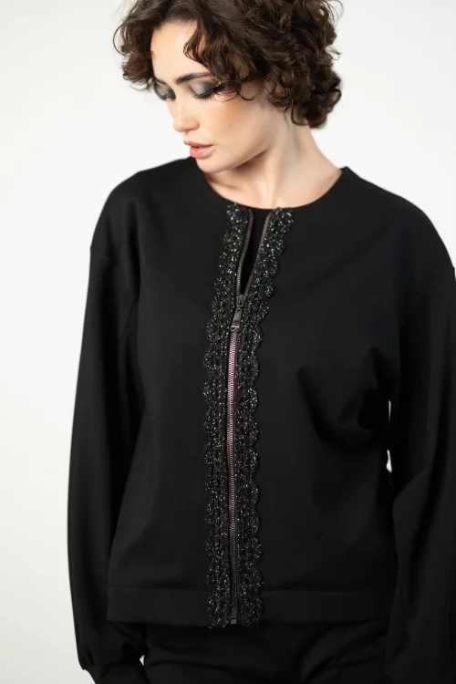 bluza z szydełkową koronką i bufiastymi rękawami prosta bez ściągaczy marka VIPPI DESIGN  (1).jpg