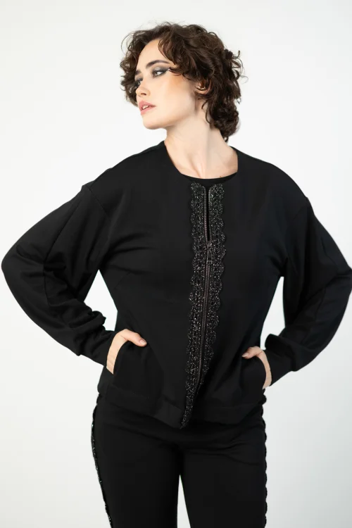 bluza z szydełkową koronką i bufiastymi rękawami prosta bez ściągaczy marka VIPPI DESIGN  (4).jpg
