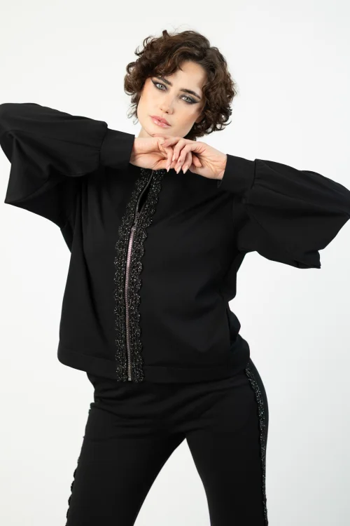 bluza z szydełkową koronką i bufiastymi rękawami prosta bez ściągaczy marka VIPPI DESIGN  (11).jpg