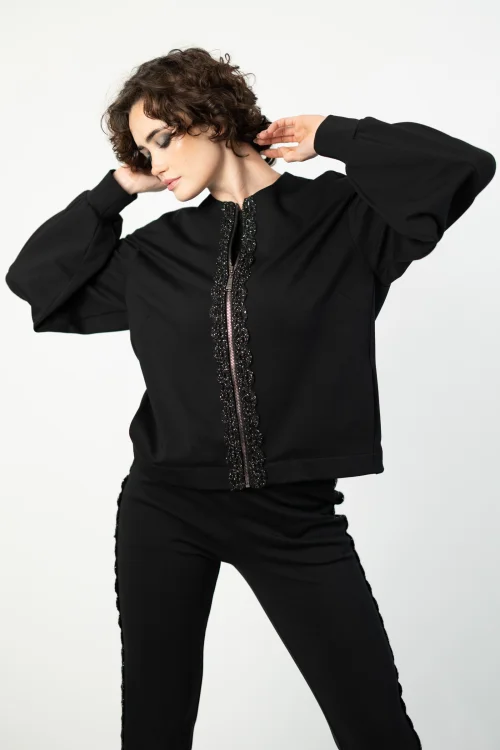 bluza z szydełkową koronką i bufiastymi rękawami prosta bez ściągaczy marka VIPPI DESIGN  (12).jpg