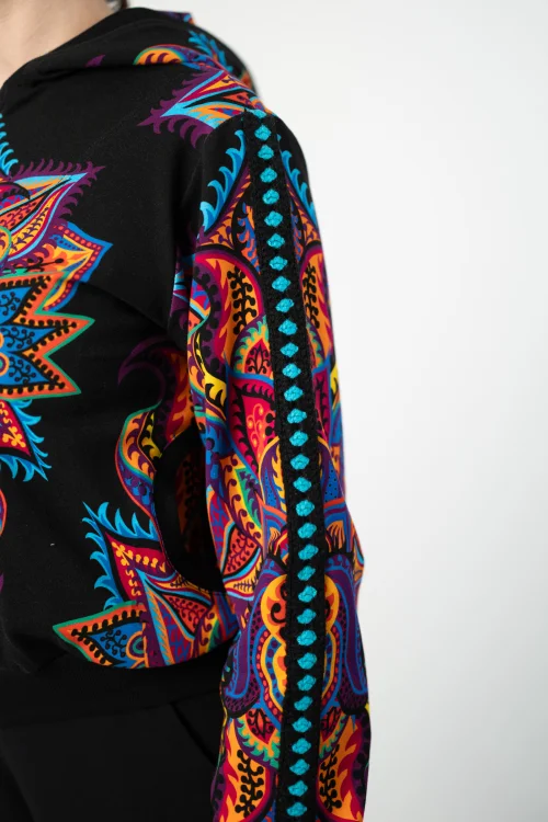 bluza krótka bomberka z kapturem i szydelkowym lampasem na rękawch kolekcja MEXICO violet  marka VIPPI DESIGN (1) — kopia.jpg
