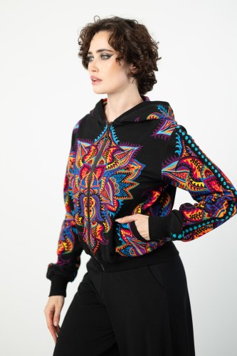 bluza krótka bomberka z kapturem i szydelkowym lampasem na rękawch kolekcja MEXICO violet  marka VIPPI DESIGN (3).jpg