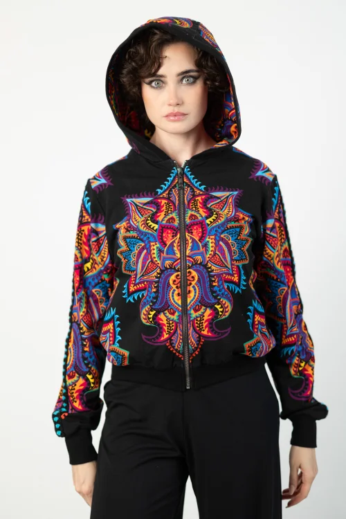 bluza krótka bomberka z kapturem i szydelkowym lampasem na rękawch kolekcja MEXICO violet  marka VIPPI DESIGN (6).jpg