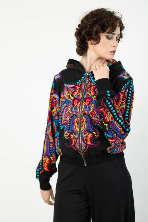 bluza krótka bomberka z kapturem i szydelkowym lampasem na rękawch kolekcja MEXICO violet  marka VIPPI DESIGN (13).jpg