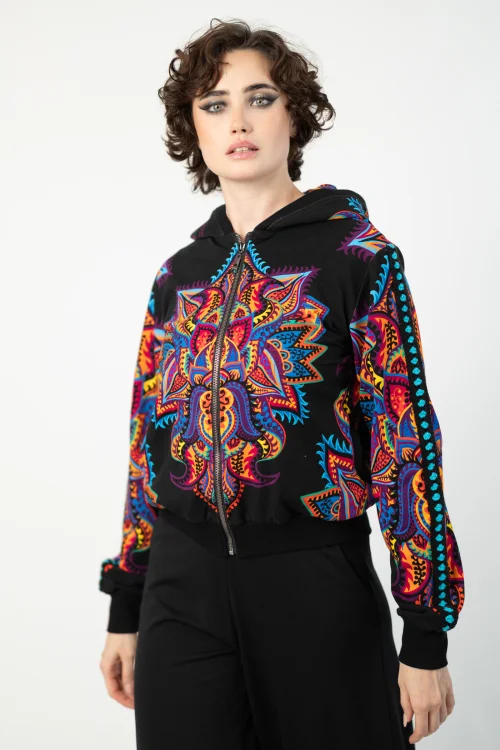 bluza krótka bomberka z kapturem i szydelkowym lampasem na rękawch kolekcja MEXICO violet  marka VIPPI DESIGN (14).jpg
