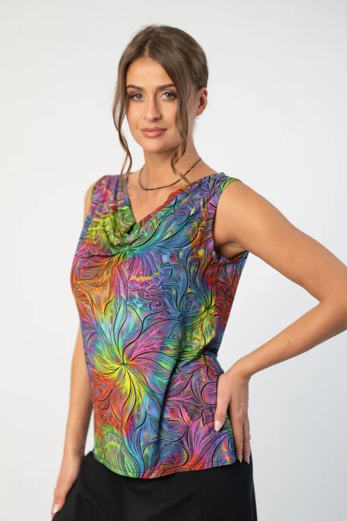 bluzka-wiskozowa-z-dekoltem-woda-kolekcja-BLOOM-multi-marka-vippi-design-3.jpg