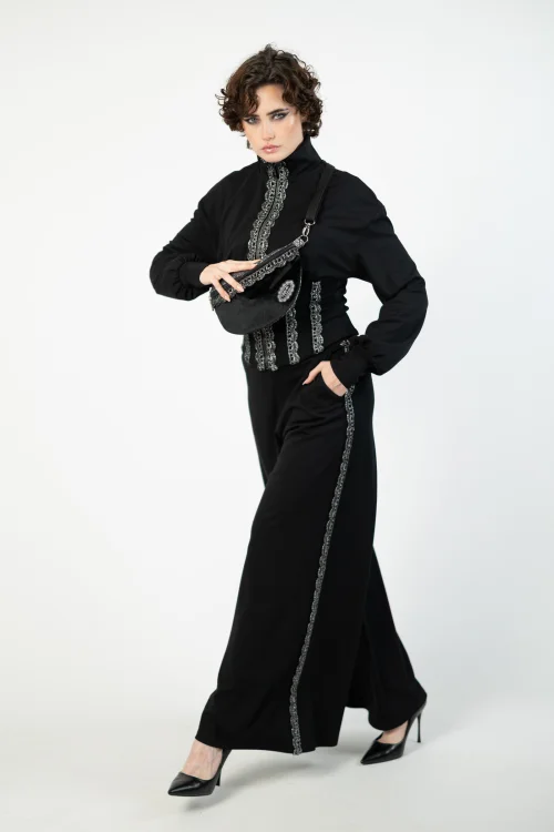 bluza gorsetowa ze stojką spodnie czarne ze srebrnymi lampasami   marka VIPPI DESIGN  (8).jpg