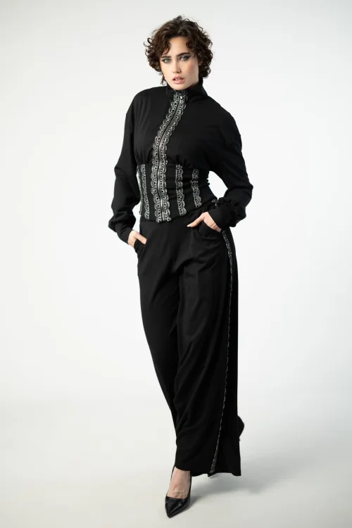 bluza gorsetowa ze stojką spodnie czarne ze srebrnymi lampasami   marka VIPPI DESIGN  (14).jpg