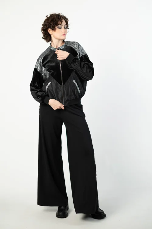bluza oversize patchworkowa srebrna i spodnie dzwony ze srebrnymi szydełkowymi lampasami   marka VIPPI DESIGN (13).jpg