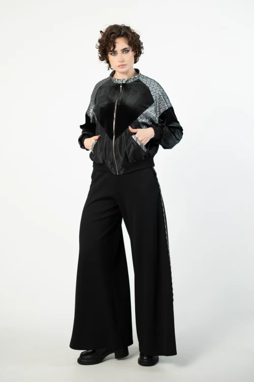bluza oversize patchworkowa srebrna i spodnie dzwony ze srebrnymi szydełkowymi lampasami   marka VIPPI DESIGN (14).jpg