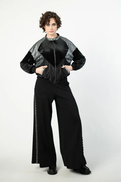 bluza oversize patchworkowa srebrna i spodnie dzwony ze srebrnymi szydełkowymi lampasami   marka VIPPI DESIGN (15).jpg