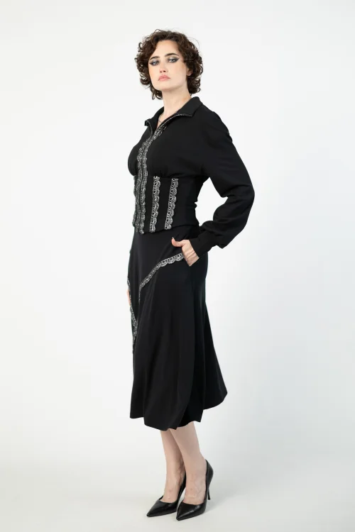 bluza gorsetowa ze stojką i spodnica midi  srebrnymi lampasami   marka VIPPI DESIGN  (3).jpg