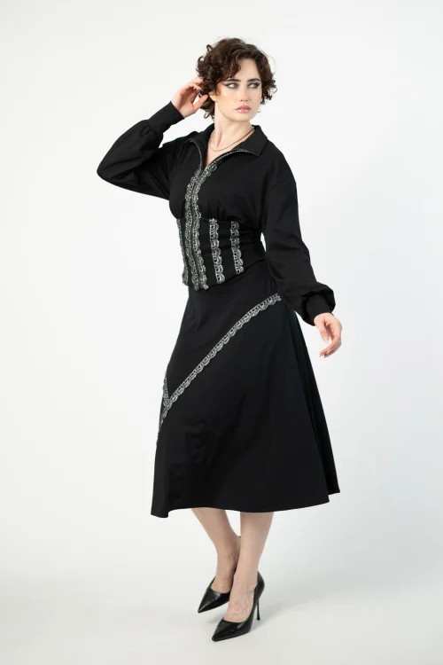 bluza gorsetowa ze stojką i spodnica midi  srebrnymi lampasami   marka VIPPI DESIGN  (6).jpg