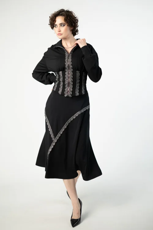 bluza gorsetowa ze stojką i spodnica midi  srebrnymi lampasami   marka VIPPI DESIGN  (12).jpg