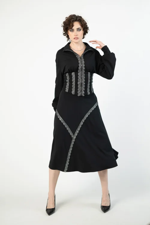 bluza gorsetowa ze stojką i spodnica midi  srebrnymi lampasami   marka VIPPI DESIGN  (14).jpg