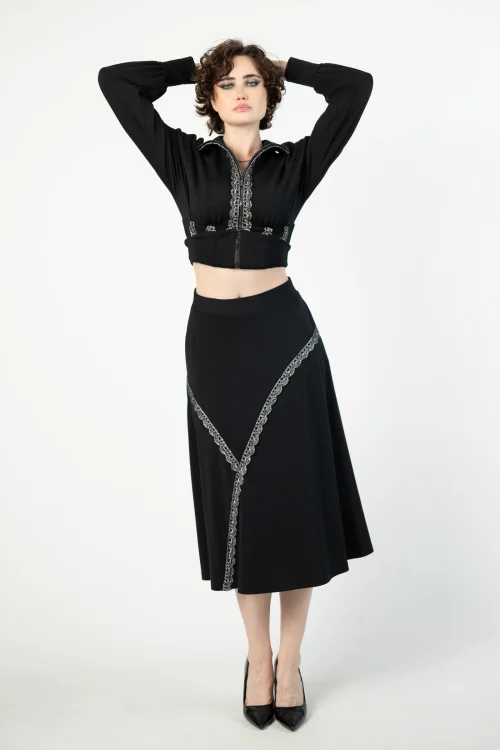 bluza gorsetowa ze stojką i spodnica midi  srebrnymi lampasami   marka VIPPI DESIGN  (16).jpg