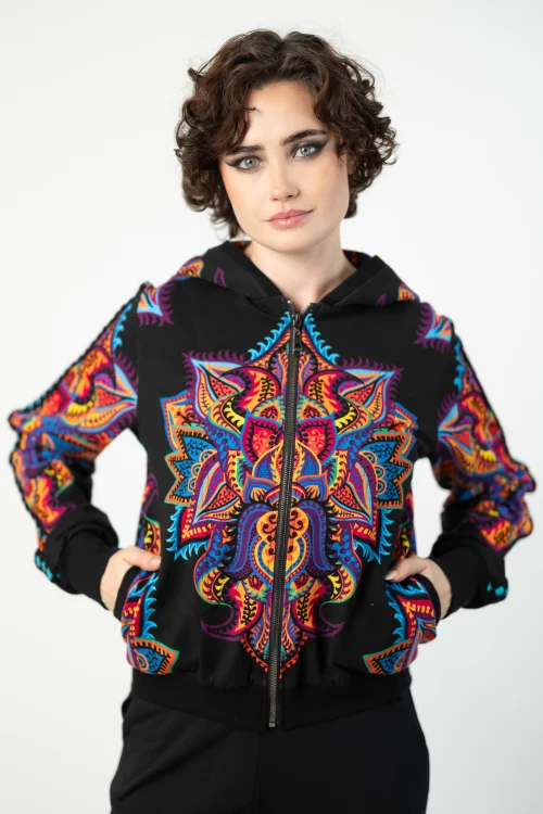 bluza krótka bomberka z kapturem i szydelkowym lampasem na rękawch kolekcja MEXICO violet  marka VIPPI DESIGN (2).jpg